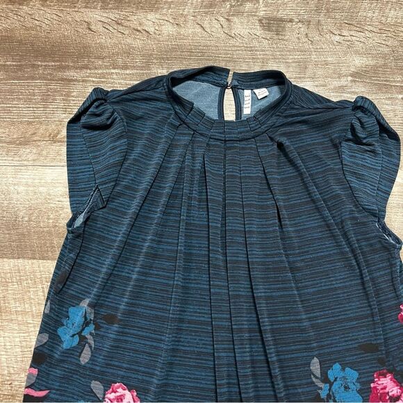 Elle Pleated Front Tank Top Size Medium - Picture 3 of 8